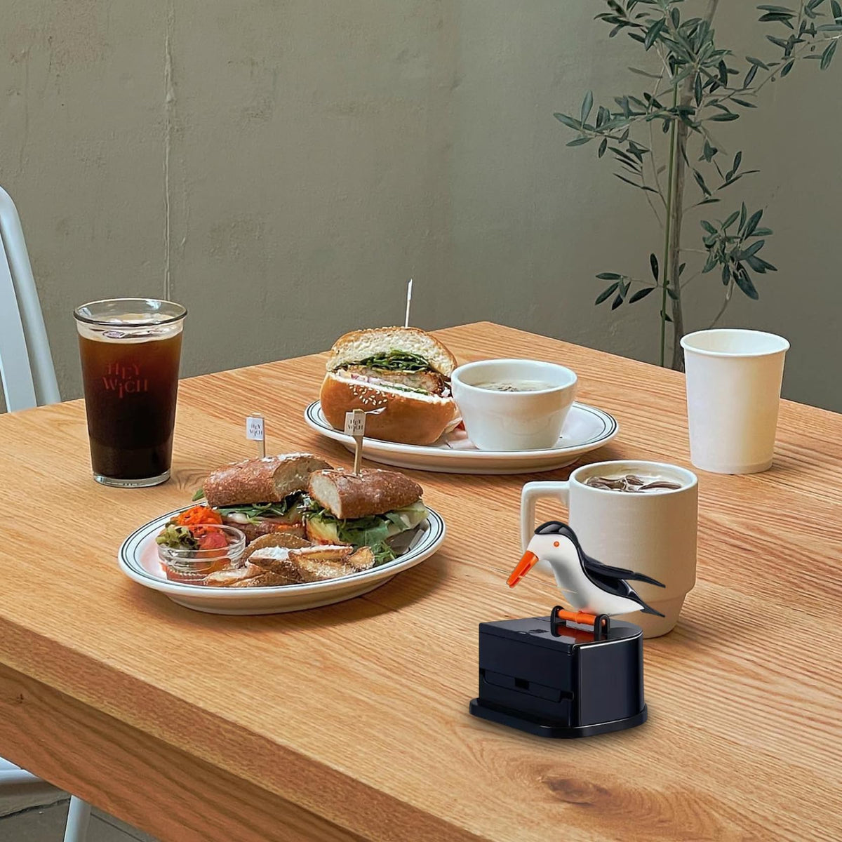 Bird Toothpick Dispenser, Automatic Toothpick Holder with Cute Seagull Design, Hygienic Toothpick Container for Kitchen Table, Dining Room, Restaurant and Home Use